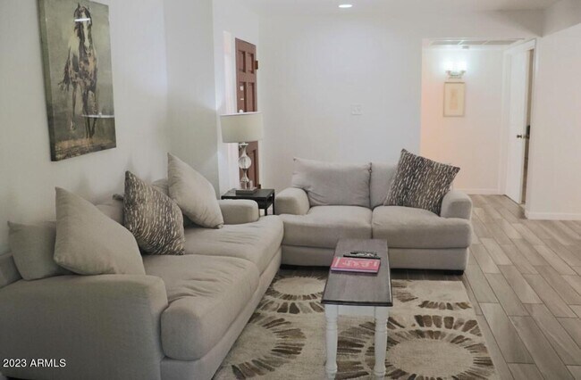 Foto del edificio - 9340 N 92nd St