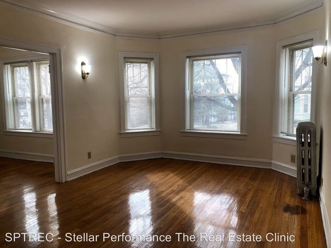 Building Photo - 122 S Maple Ave