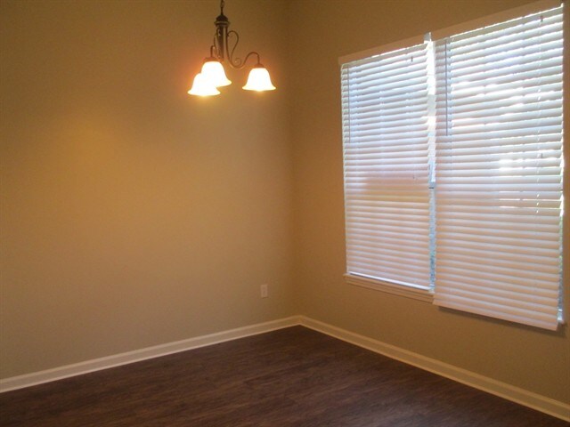 Building Photo - 2911 Thorncrest Drive