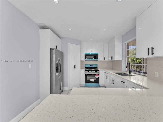 Foto del edificio - 6525 SW 18th St