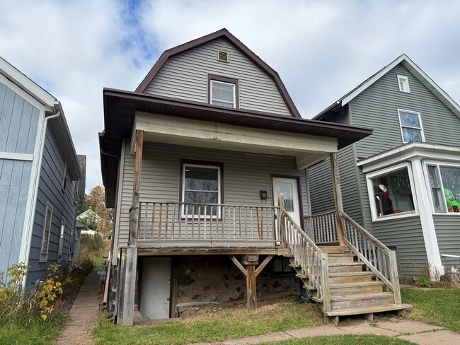 Building Photo - SHORT TERM WINTER RENTAL ONLY!!!!!