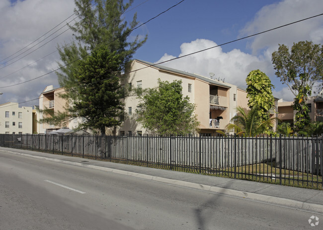 Building Photo - Los Suenos Condominium