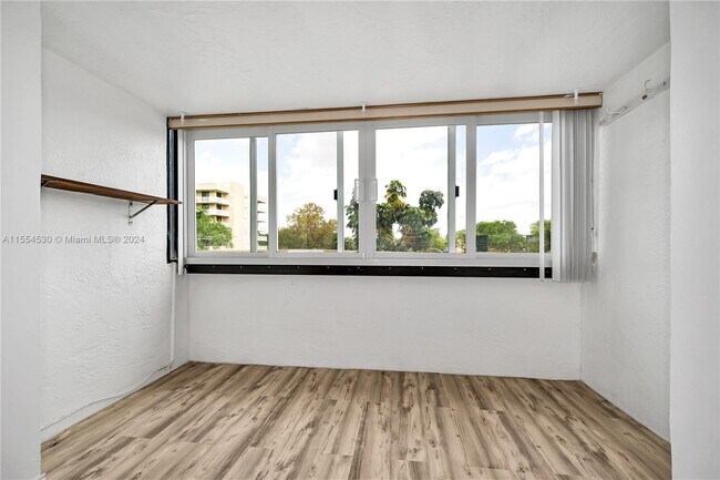 Foto del edificio - 919 Hillcrest Dr