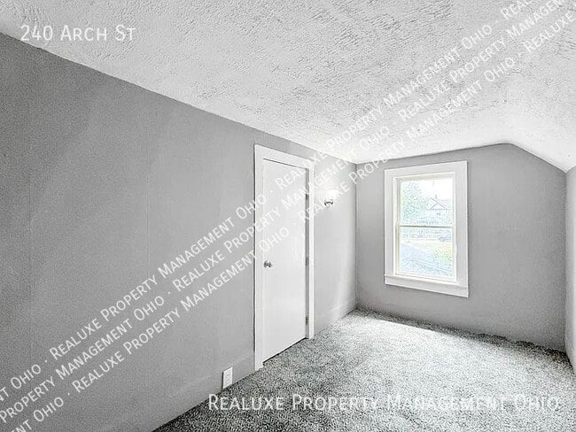 Building Photo - 240 Arch St