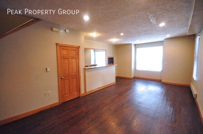 Foto del edificio - 61 McMillen Ave