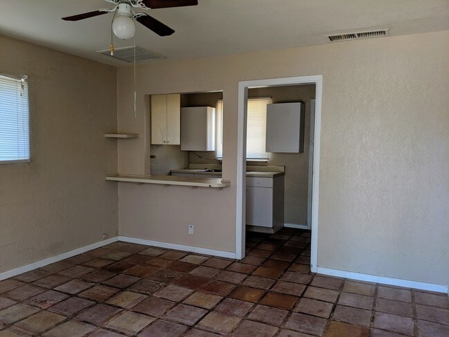 Foto del edificio - 1011 E Minnezona Ave