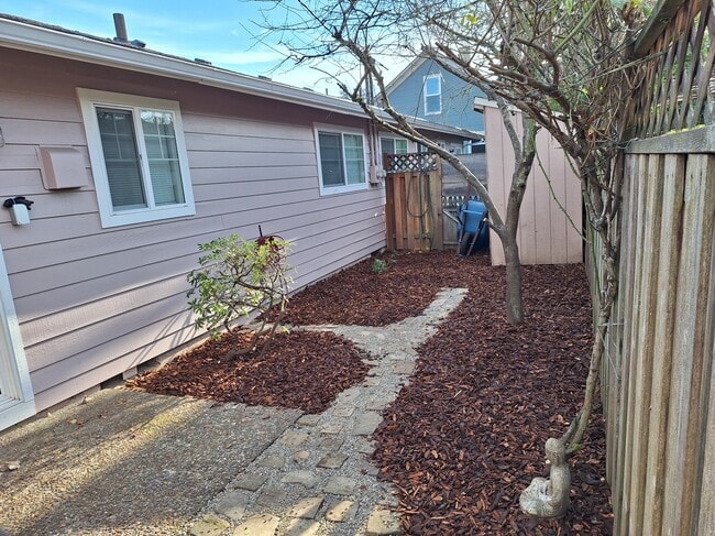 Foto del edificio - 6134 NE Oregon St