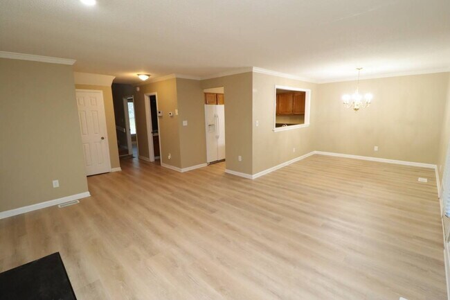 Foto del edificio - Best Value in Apex! Charming 3BR Half-Duplex Near Downtown