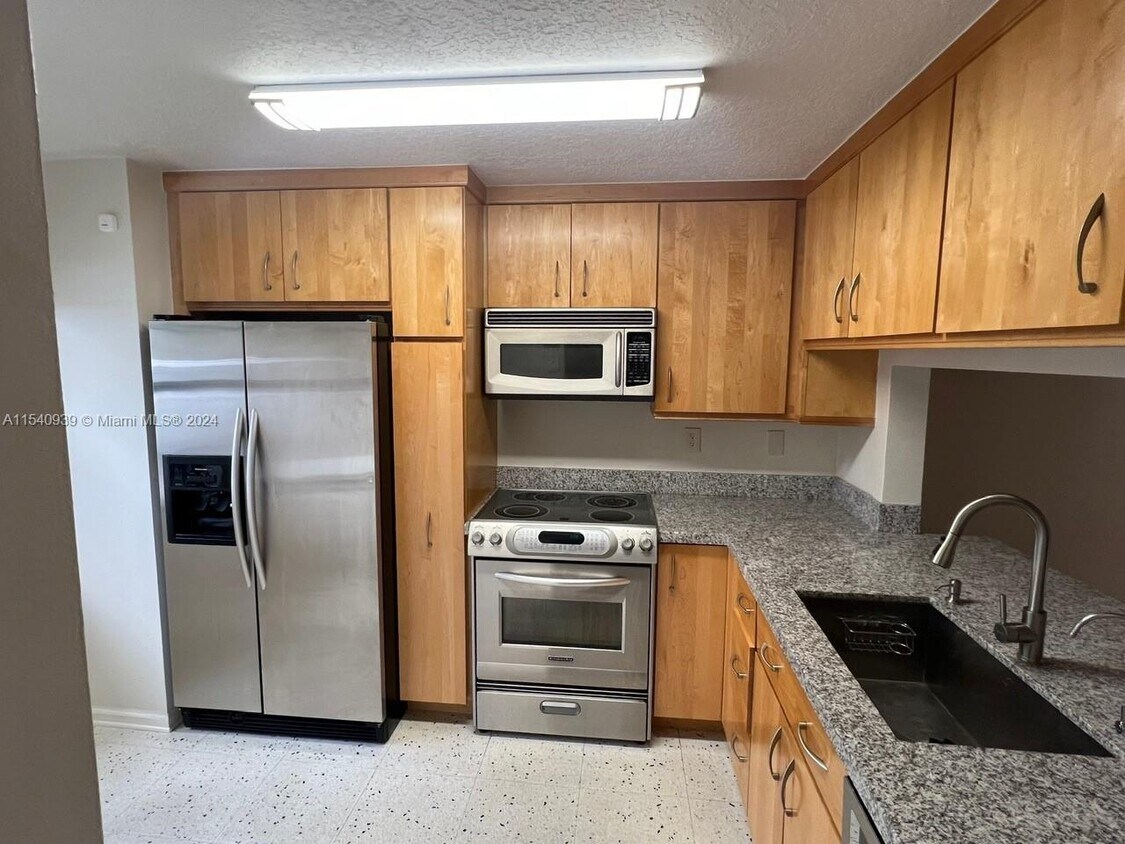 Primary Photo - 252 City View Dr