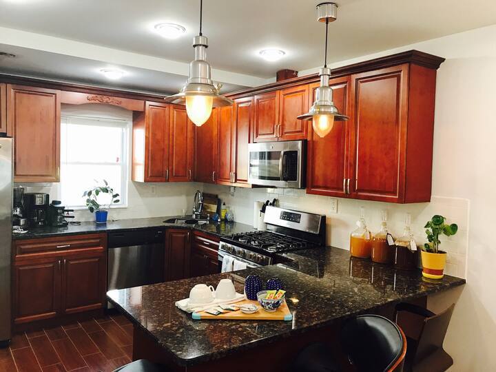 kitchen - 2343 Moore St