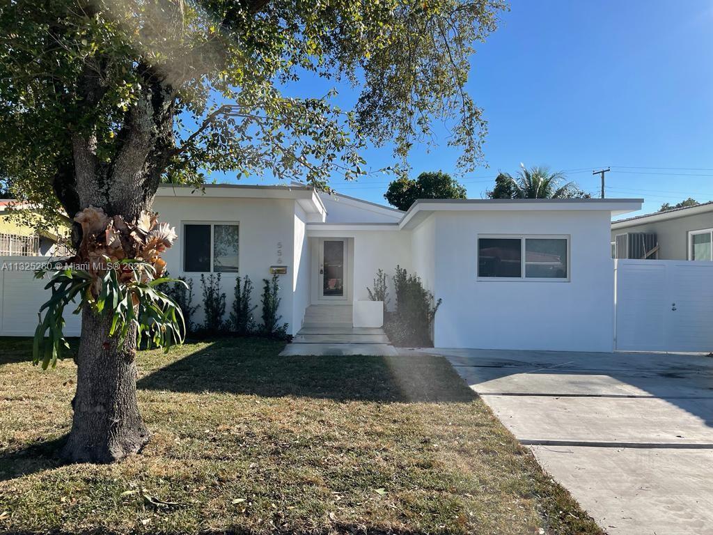 Foto principal - 556 E 12th St