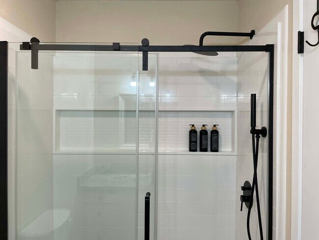 Foto del edificio - 9410 Mapes St