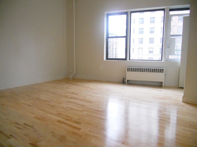 Building Photo - 2731 Broadway Ave