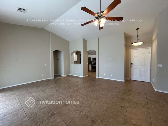 Foto del edificio - 16223 W Jefferson St