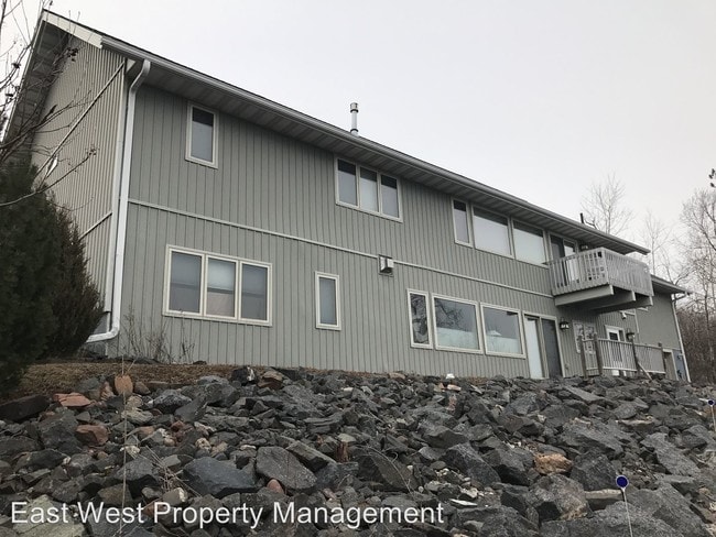 Building Photo - 1424 E Skyline Pky
