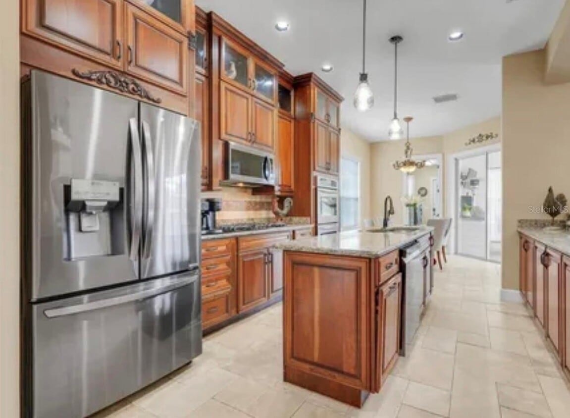 Foto del edificio - 7545 Lake Albert Dr