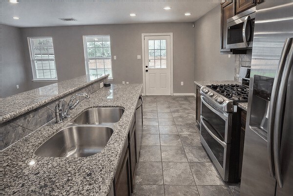 Building Photo - 2518 Staples St