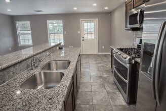 Building Photo - 2518 Staples St