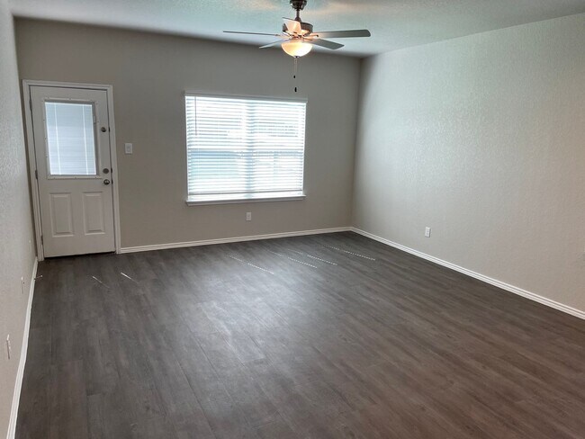 Foto del edificio - *4 Weeks Rent FREE - NO HIDDEN FEES!* Four Bed| Two Bath Home in Saint Hedwig, Tx!