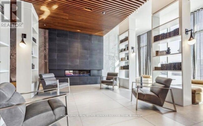 Photo du bâtiment - 297-1297 Oak Walk Dr