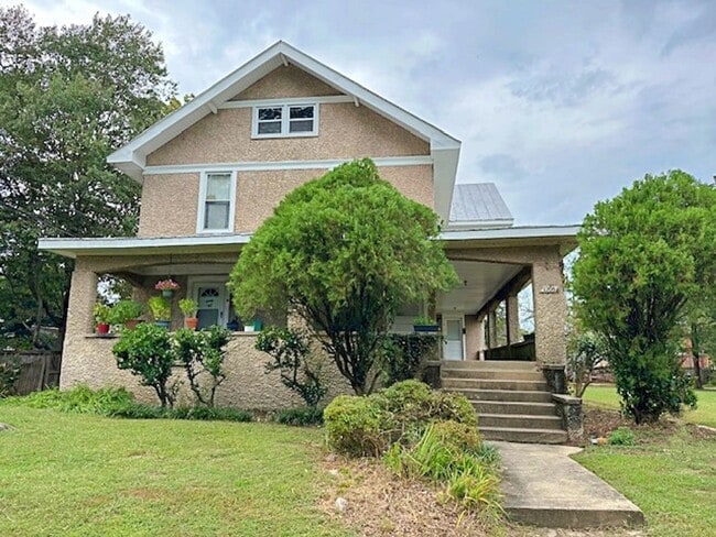 Building Photo - Bellevue - 2 Bedroom Apartment