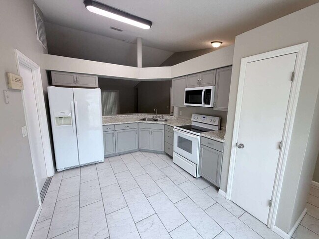 Foto del edificio - 4 Bedroom Home for Rent in Lakeland!