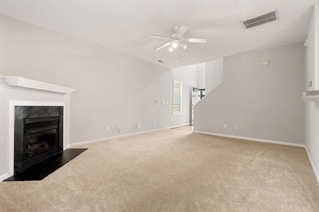 Foto del edificio - Single Family home in Hedingham: Available Now!