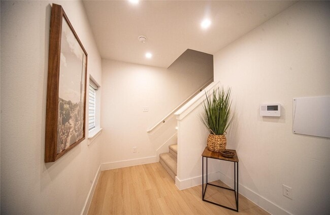 Building Photo - New Beautiful Townhome Great Location - 240