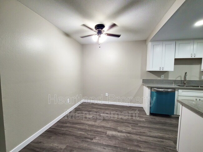 Foto del edificio - 10272 Black Mountain Rd