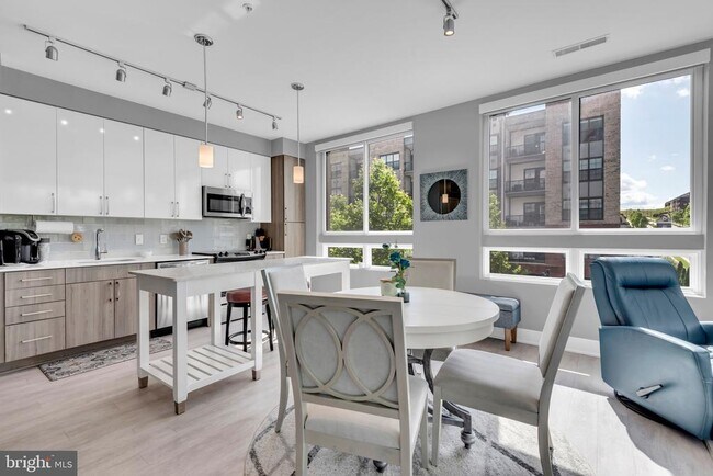 Foto del edificio - 145 Riverhaven Dr