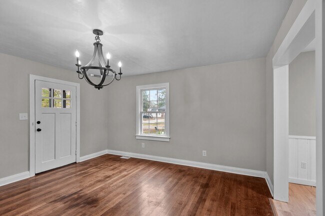 Puerta de entrada / Sala de estar - 1317 Hill St