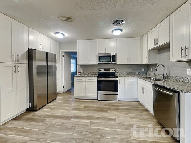 Foto del edificio - 10916 N 14th St