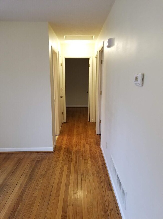 Foto del edificio - 619 Miriam Ave