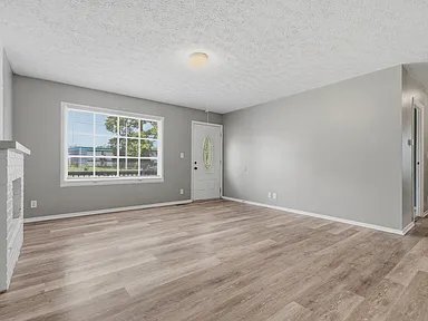 Foto del edificio - 8315 Roy Rd