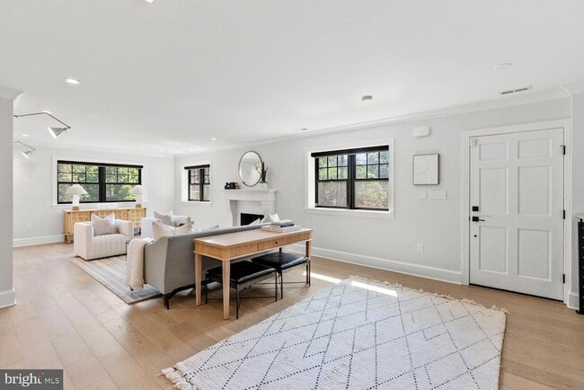 Foto del edificio - 4628 Blagden Terrace NW