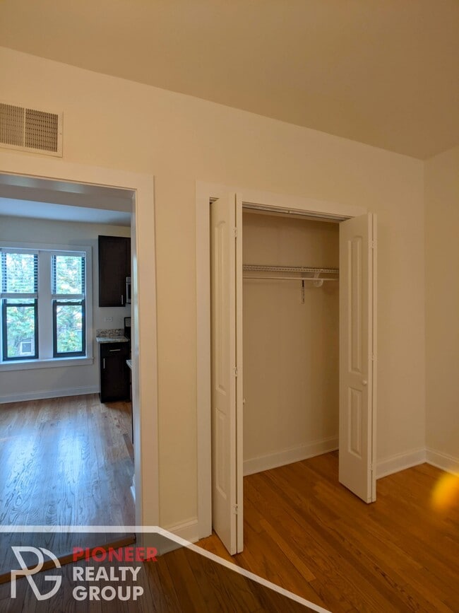 Building Photo - 4040 N Ashland Ave