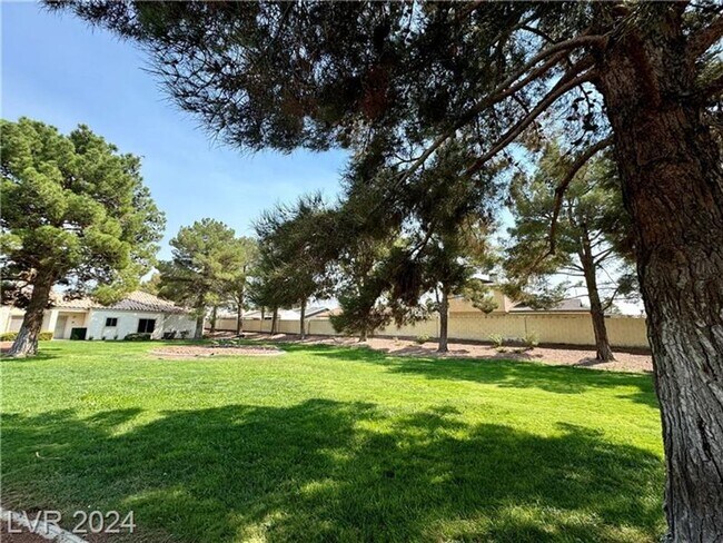 Foto del edificio - 3BEDROOM CONDO IN 89108