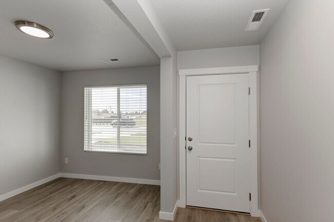 Foto del edificio - Adorable and affordable attached townhome ...