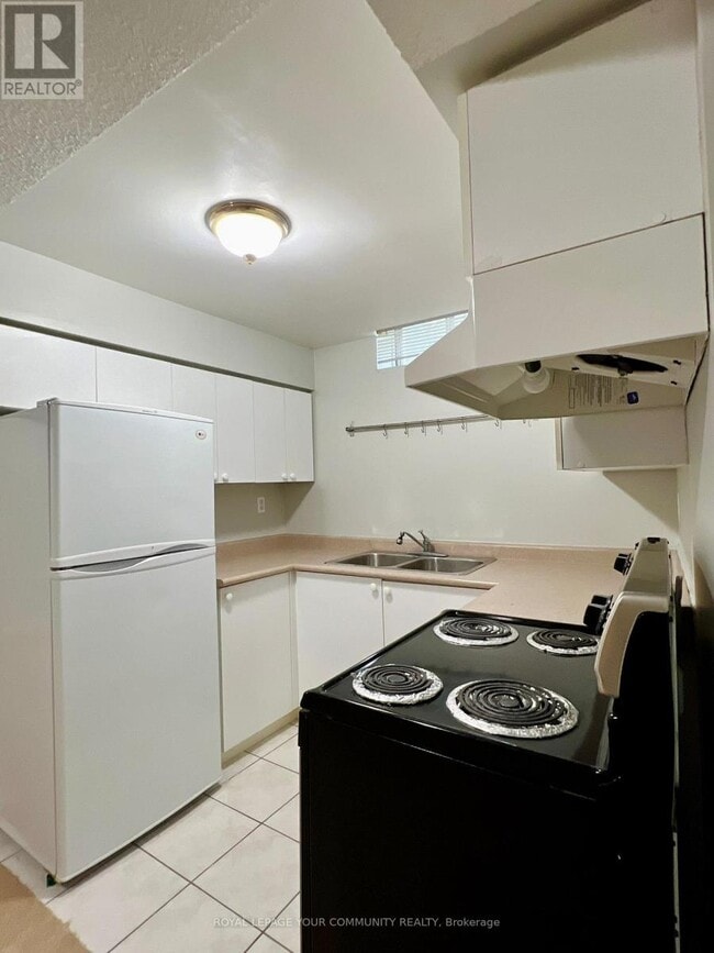 Building Photo - 65 Dakin Dr