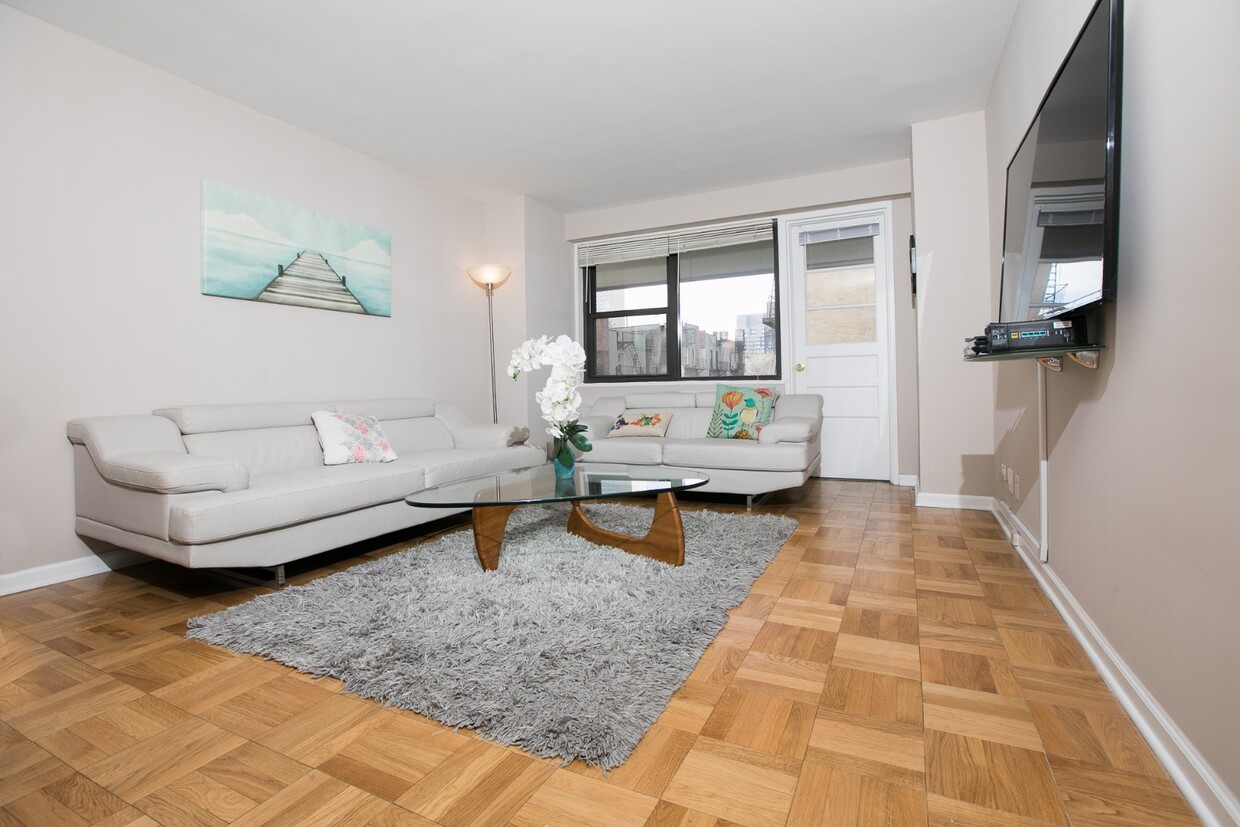 Foto principal - 305 East 86th St