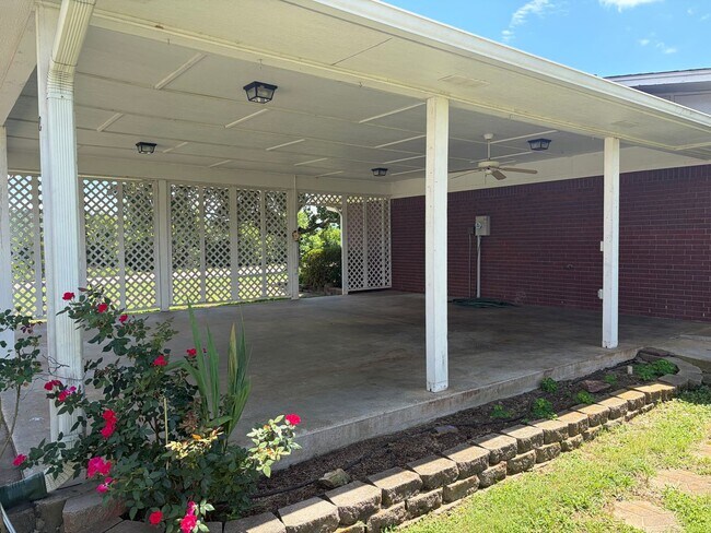 Building Photo - 3 Bedroom and 2 Bathroom House in Mansfield, Arkansas