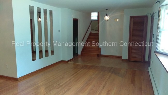 Building Photo - 76 Sunset Dr