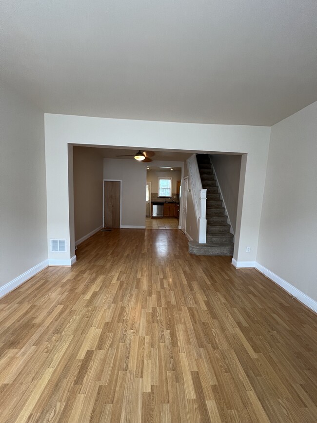 Living room - 2625 S Percy St