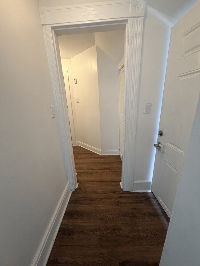 Sala - 385 Huntington Rd