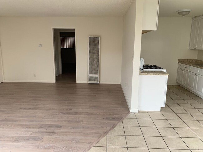 Building Photo - 438 Silverwood Ave