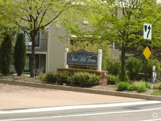 Building Photo - 135 Primrose Ln