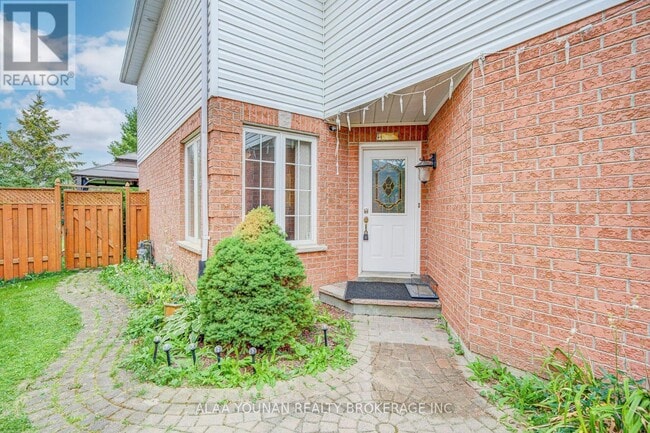 Building Photo - 35 Nightingale Crescent