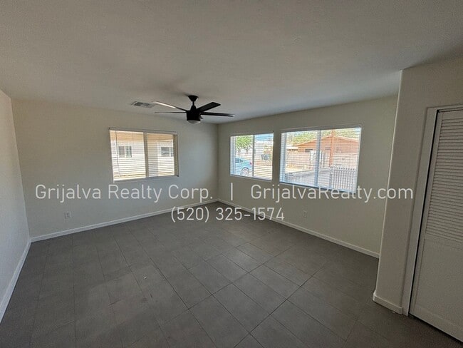 Building Photo - 2926 N Winstel Blvd