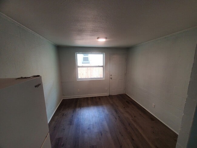 Foto del edificio - Logan St Duplex