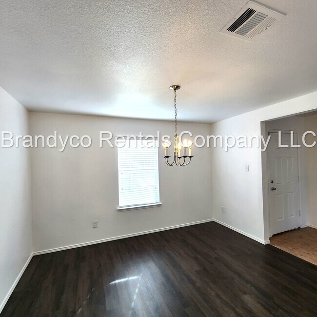 Building Photo - 411 Taurus Dr